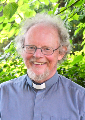 Pastor_Grahl halb zivil
